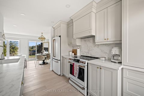 Photo 18 at 14 Larissa Court, Maple, Vaughan