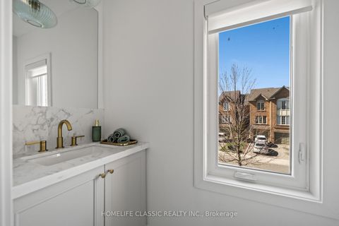 Photo 19 at 14 Larissa Court, Maple, Vaughan