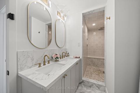 Photo 25 at 14 Larissa Court, Maple, Vaughan