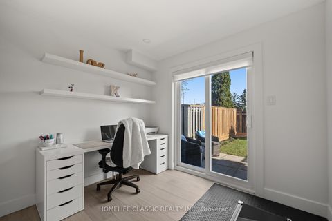 Photo 31 at 14 Larissa Court, Maple, Vaughan