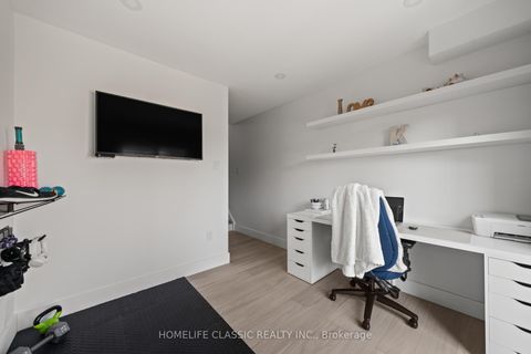 Photo 32 at 14 Larissa Court, Maple, Vaughan