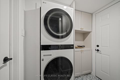 Photo 33 at 14 Larissa Court, Maple, Vaughan