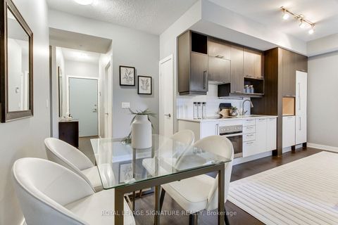 Photo 11 at 618 - 199 Richmond Street W, Waterfront Communities C1, Toronto