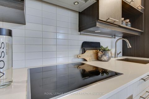 Photo 13 at 618 - 199 Richmond Street W, Waterfront Communities C1, Toronto