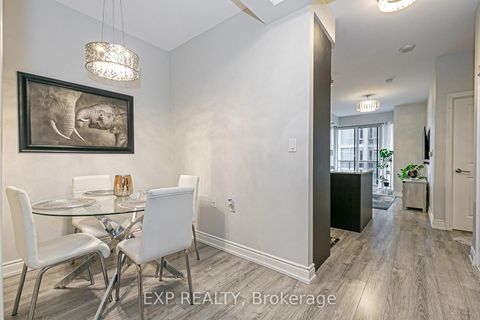 Photo 10 at 1005 - 9608 Yonge Street, North Richvale, Richmond Hill