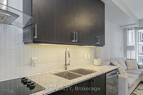Photo 15 at 1005 - 9608 Yonge Street, North Richvale, Richmond Hill