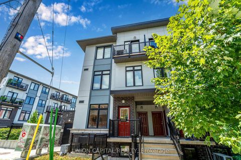Photo 2 at 1 - 6 Bicknell Avenue, Eglinton West, Toronto
