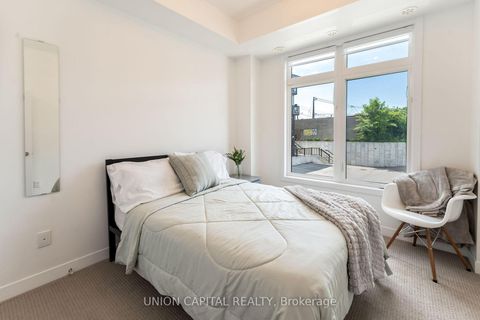 Photo 7 at 1 - 6 Bicknell Avenue, Eglinton West, Toronto