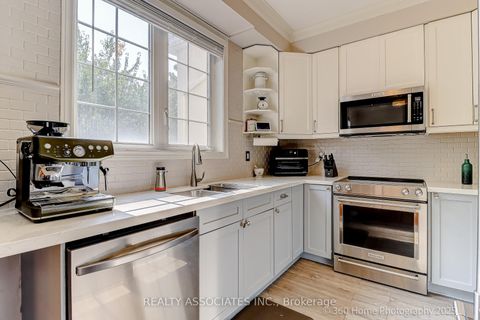 Photo 5 at 4 - 215 16th Avenue, Langstaff, Richmond Hill
