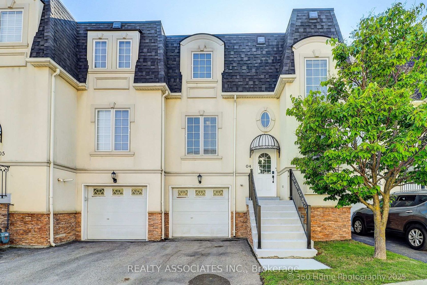 4 - 215 16th Avenue, Langstaff, Richmond Hill 