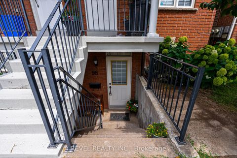 Photo 2 at 98 Connolly Street, Pellam Park, Toronto