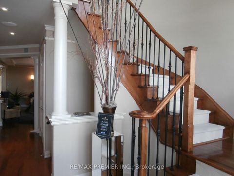 Photo 3 at 76 Orleans Circle, Vellore Village, Vaughan