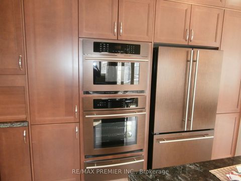 Photo 7 at 76 Orleans Circle, Vellore Village, Vaughan