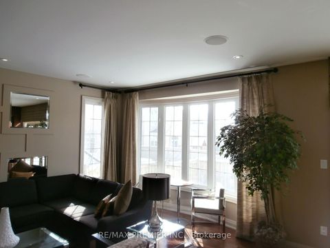 Photo 12 at 76 Orleans Circle, Vellore Village, Vaughan