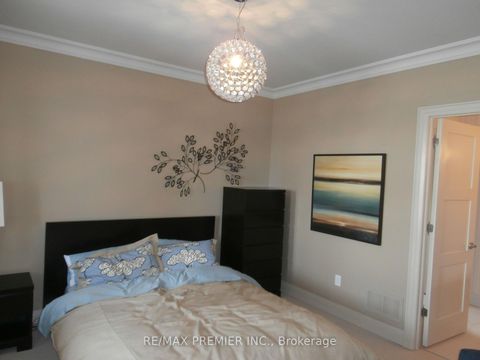 Photo 32 at 76 Orleans Circle, Vellore Village, Vaughan