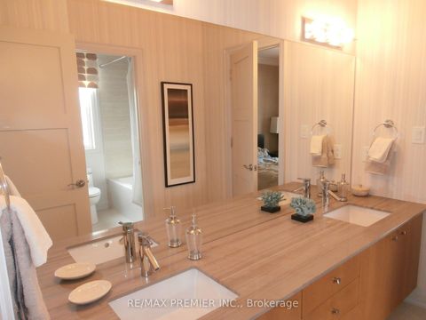Photo 34 at 76 Orleans Circle, Vellore Village, Vaughan
