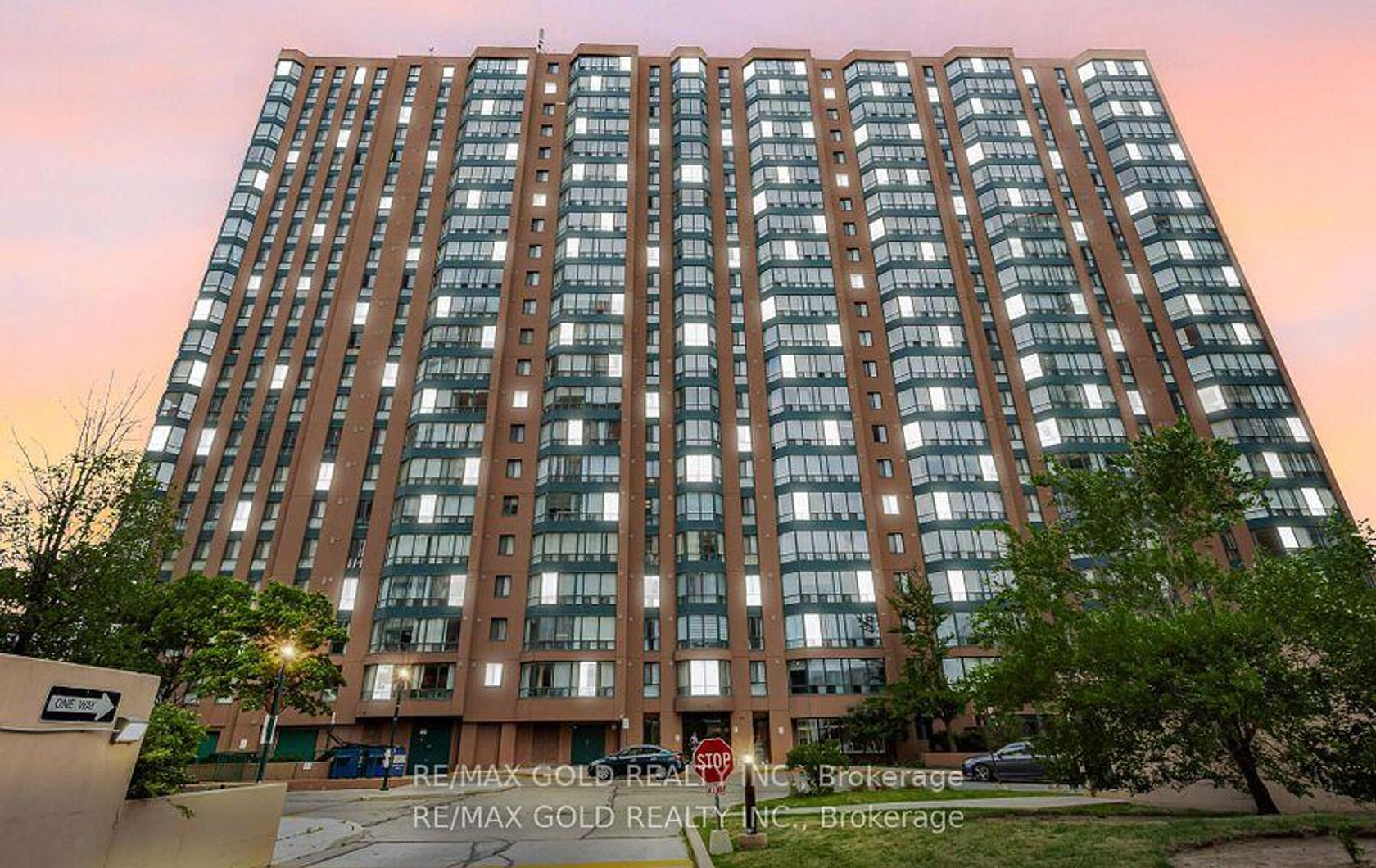 1213 - 155 Hillcrest Avenue, Cooksville, Mississauga by Loree Meneguzzi Real Estate 1213 - 155 Hillcrest Avenue, Cooksville, Mississauga