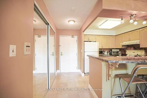 Photo 10 at 410 - 5 Emerald Lane, Yorkhill, Vaughan