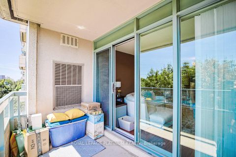 Photo 17 at 410 - 5 Emerald Lane, Yorkhill, Vaughan