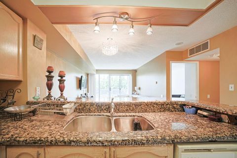Photo 22 at 410 - 5 Emerald Lane, Yorkhill, Vaughan