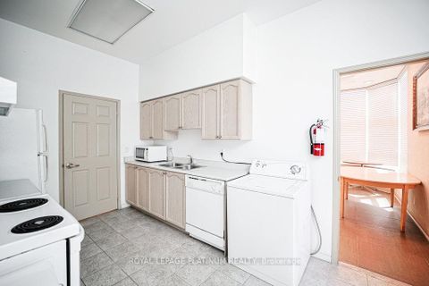 Photo 33 at 410 - 5 Emerald Lane, Yorkhill, Vaughan