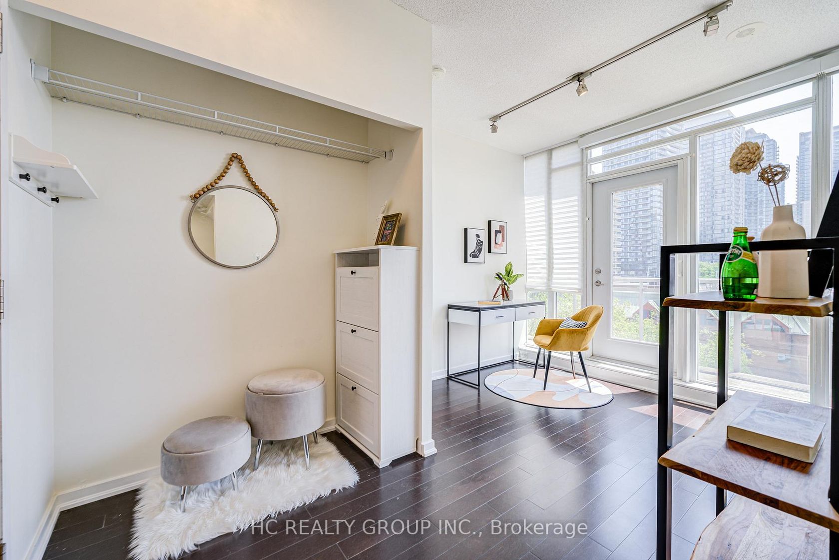503 - 30 Canterbury Place, Willowdale West, Toronto by Loree Meneguzzi Real Estate 503 - 30 Canterbury Place, Willowdale West, Toronto