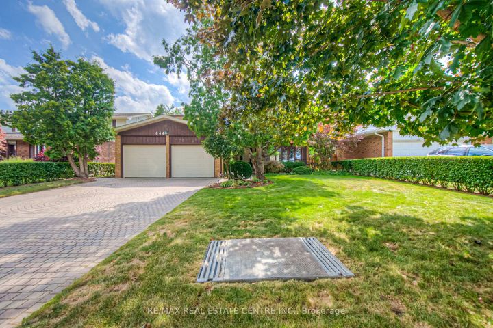 Photo 1 at 644 Donna Court, Roseland, Burlington