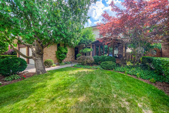 Photo 3 at 644 Donna Court, Roseland, Burlington