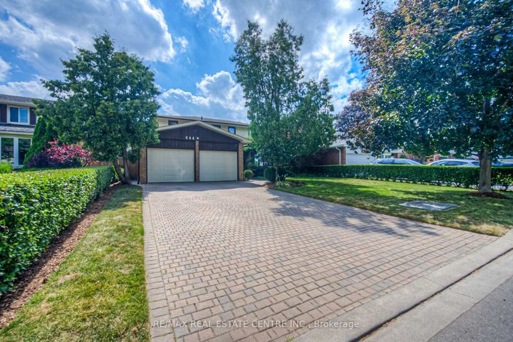 Photo 5 at 644 Donna Court, Roseland, Burlington