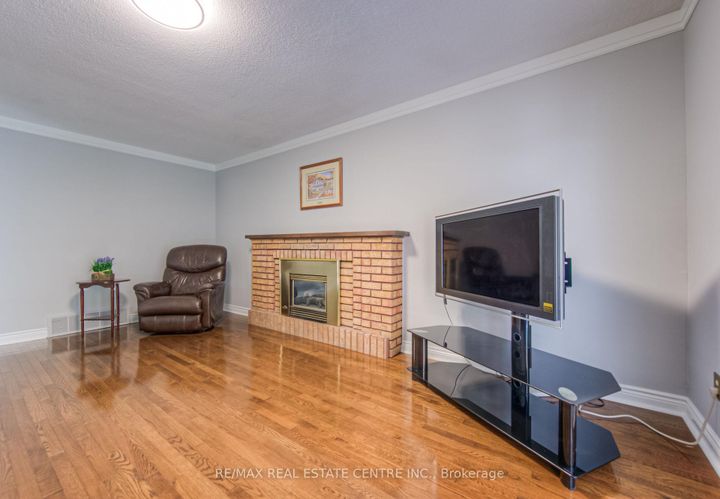 Photo 16 at 644 Donna Court, Roseland, Burlington