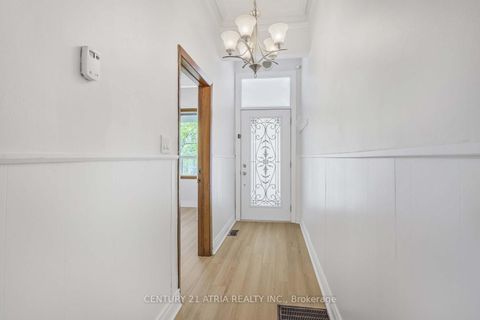 Photo 2 at 81 Montrose Avenue, Bellwoods, Toronto