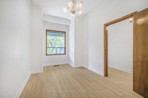 Photo 3 at 81 Montrose Avenue, Bellwoods, Toronto