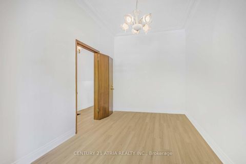 Photo 4 at 81 Montrose Avenue, Bellwoods, Toronto