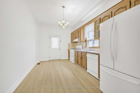 Photo 7 at 81 Montrose Avenue, Bellwoods, Toronto