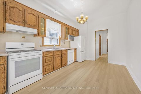 Photo 8 at 81 Montrose Avenue, Bellwoods, Toronto
