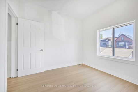 Photo 13 at 81 Montrose Avenue, Bellwoods, Toronto