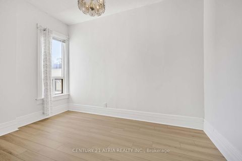 Photo 14 at 81 Montrose Avenue, Bellwoods, Toronto