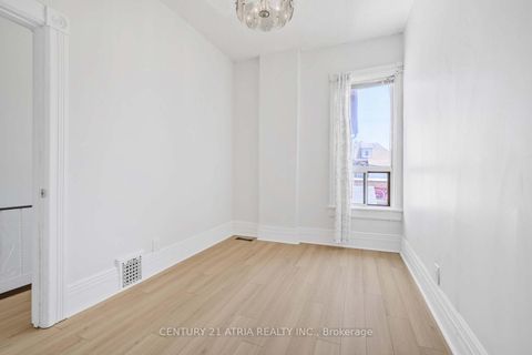 Photo 15 at 81 Montrose Avenue, Bellwoods, Toronto