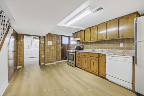 Photo 24 at 81 Montrose Avenue, Bellwoods, Toronto