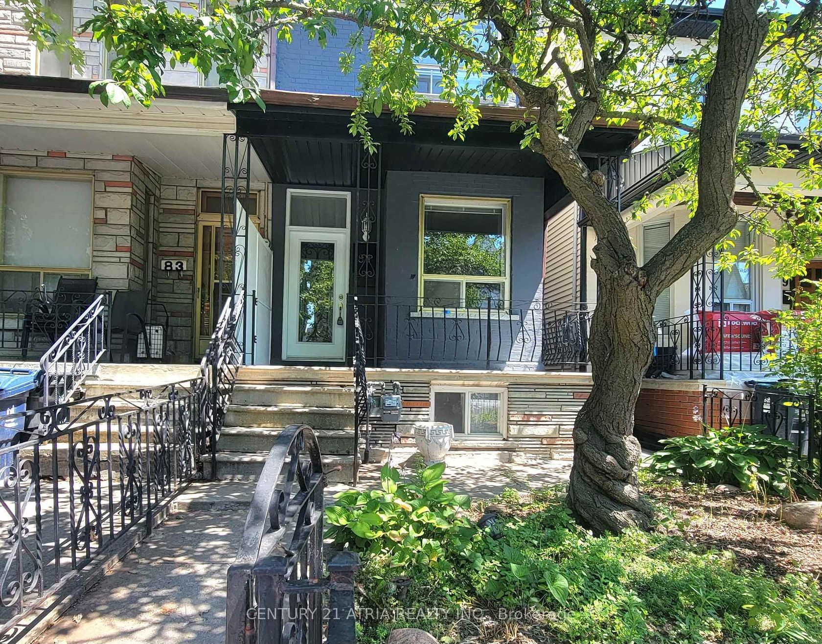 81 Montrose Avenue, Bellwoods, Toronto by Loree Meneguzzi Real Estate 81 Montrose Avenue, Bellwoods, Toronto