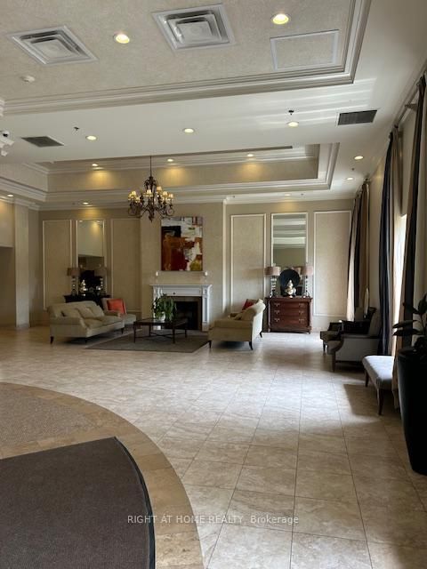 Photo 2 at 403 - 2 Maison Parc Court, Lakeview Estates, Vaughan
