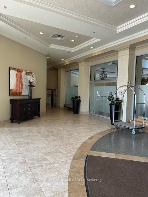 Photo 3 at 403 - 2 Maison Parc Court, Lakeview Estates, Vaughan