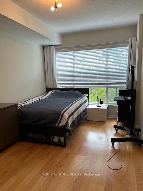 Photo 13 at 403 - 2 Maison Parc Court, Lakeview Estates, Vaughan