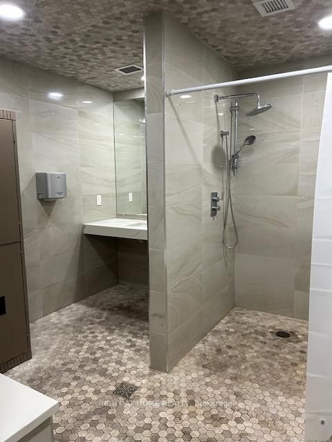 Photo 22 at 403 - 2 Maison Parc Court, Lakeview Estates, Vaughan