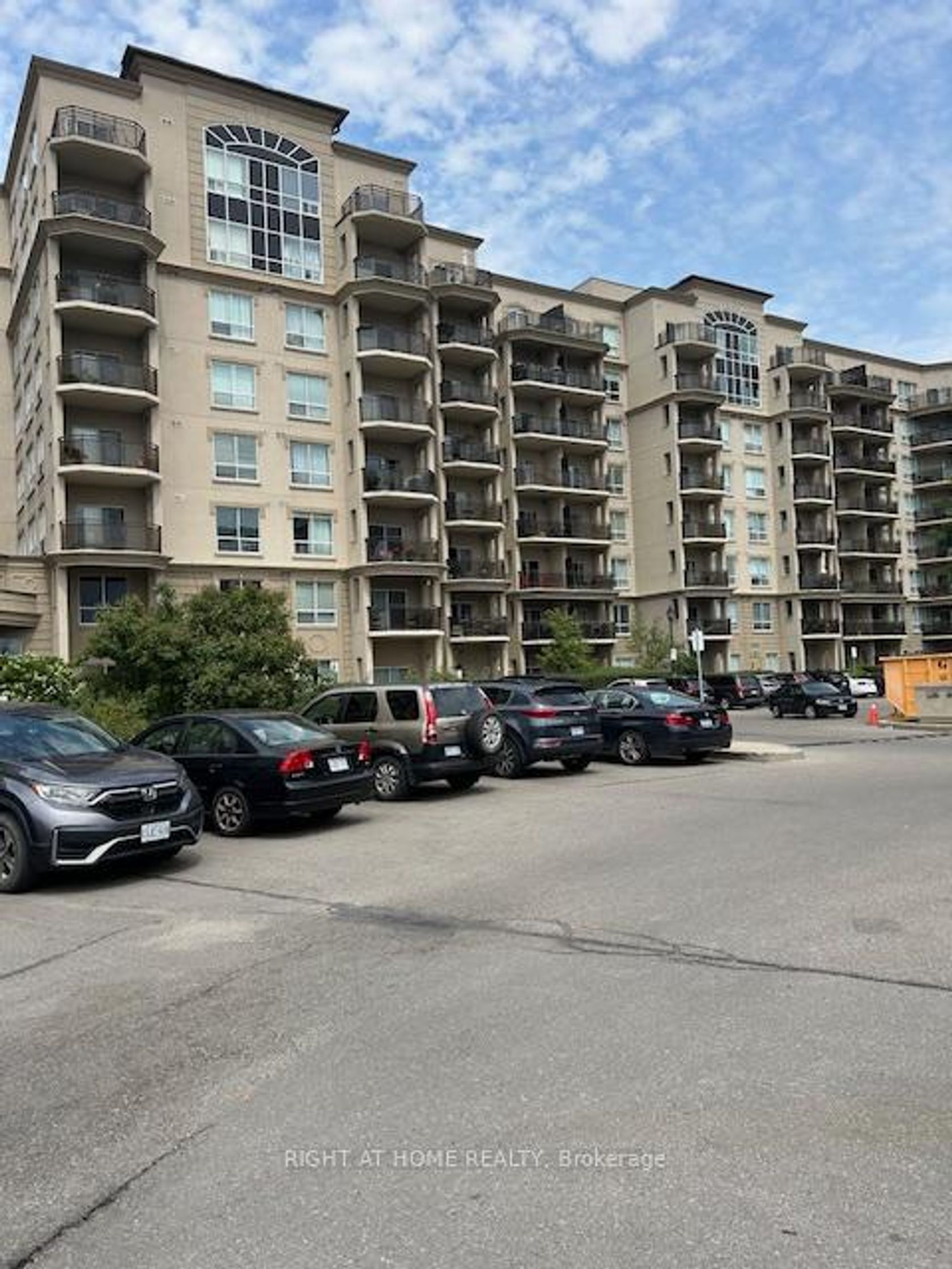 403 - 2 Maison Parc Court, Lakeview Estates, Vaughan 