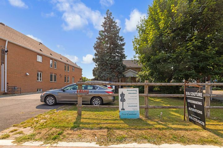 Photo 2 at 2321 Major Mackenzie Drive W, Maple, Vaughan