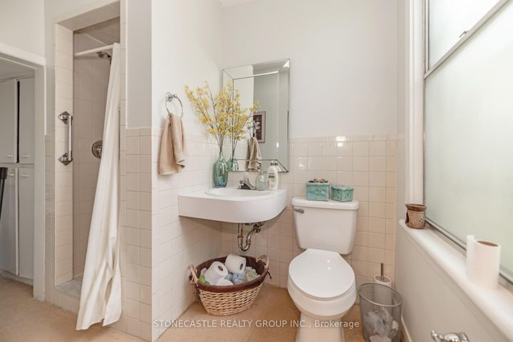 Photo 5 at 2321 Major Mackenzie Drive W, Maple, Vaughan