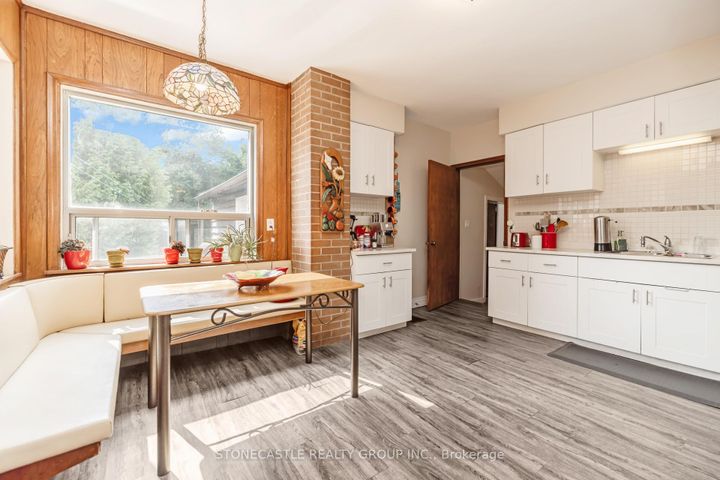 Photo 10 at 2321 Major Mackenzie Drive W, Maple, Vaughan