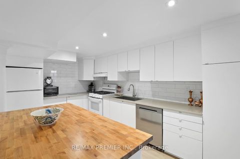 Photo 18 at 84 Aberdeen Avenue, East Woodbridge, Vaughan