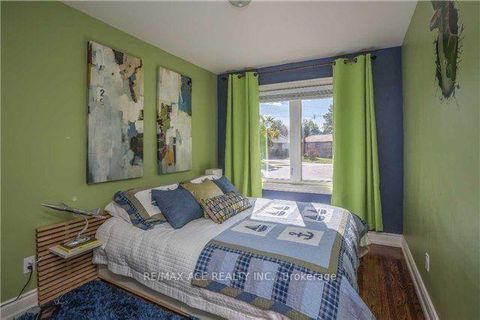 Photo 3 at 25 Armitage Drive, Maryvale, Toronto